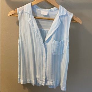 Sleeveless button down top